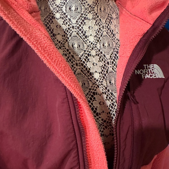 NORTH FACE Denali Women’s fleece jacket! Pink/Burgundy in great condition. - Picture 5 of 6